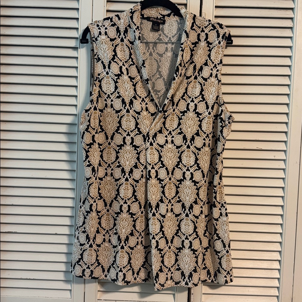 Chic Black and Cream Sleeveless shirt
